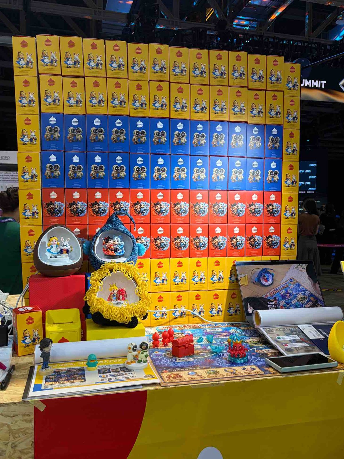 BEYOND Expo 2026 Macau、SK323ブースの modonut 展示エリア。